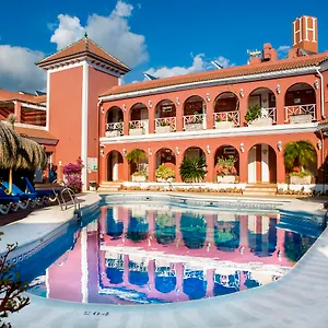 https://los-arcos-nerja.hotelsinnerja.org