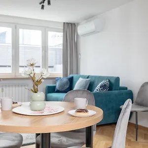 Superapart Zelazna 34 , Warszawa Polska